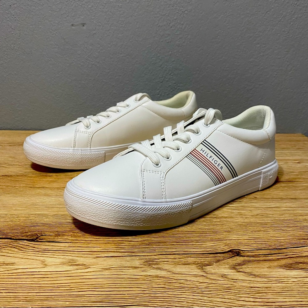 Tommy Hilfiger women's Andrei Casual Lace Up Sneakers Size:10